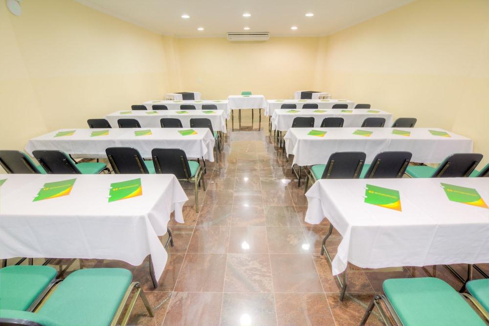 Hotel Golden Park Uberaba By Nacional Inn Exteriör bild