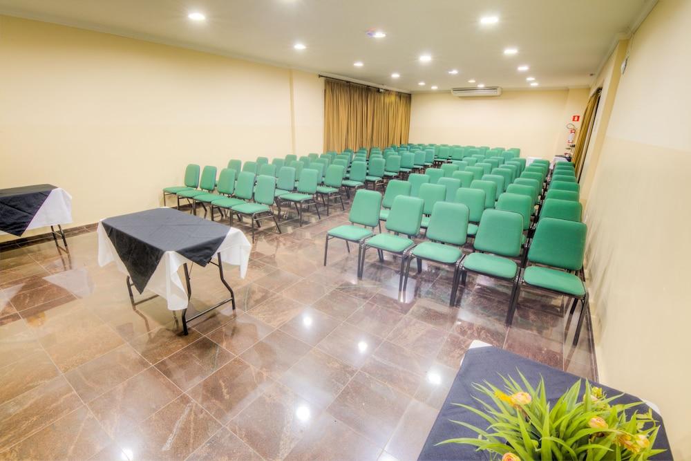 Hotel Golden Park Uberaba By Nacional Inn Exteriör bild