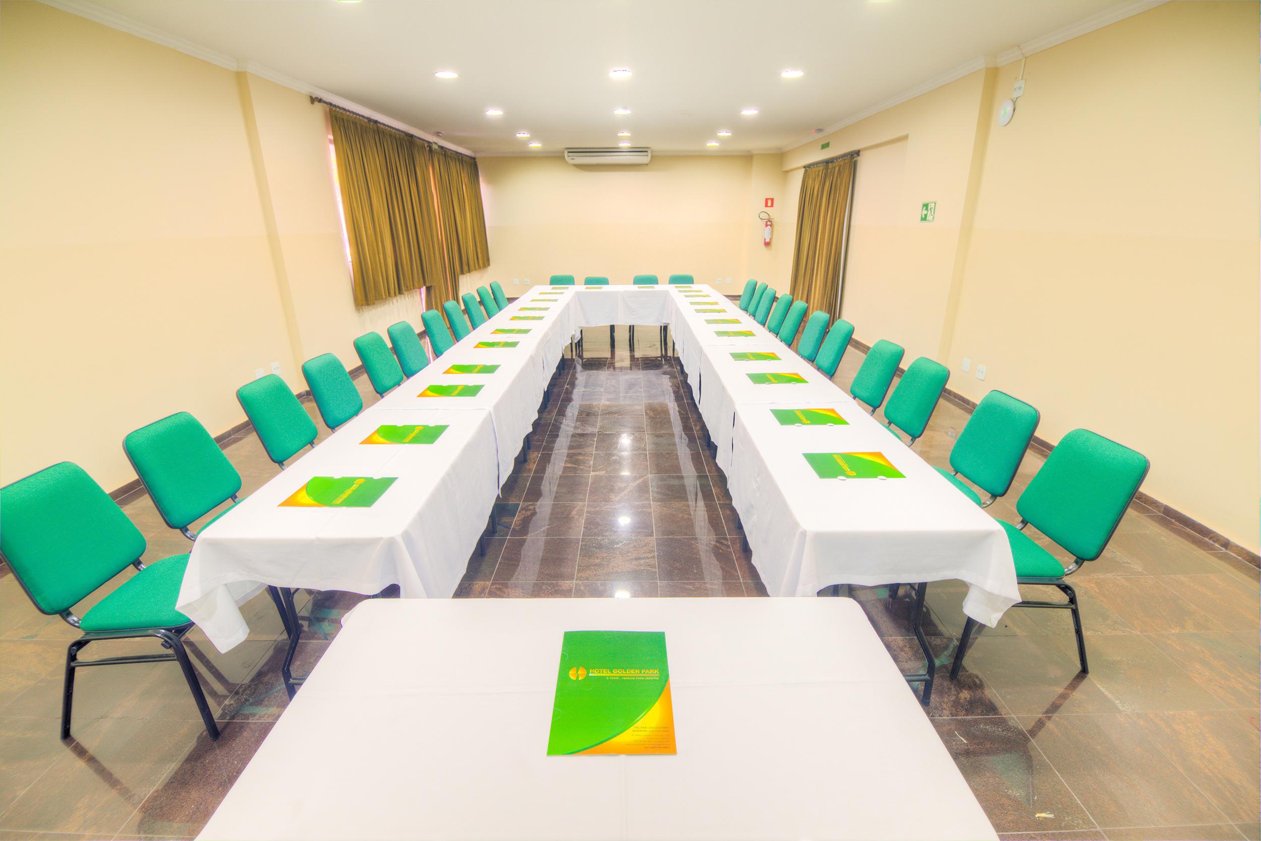 Hotel Golden Park Uberaba By Nacional Inn Exteriör bild