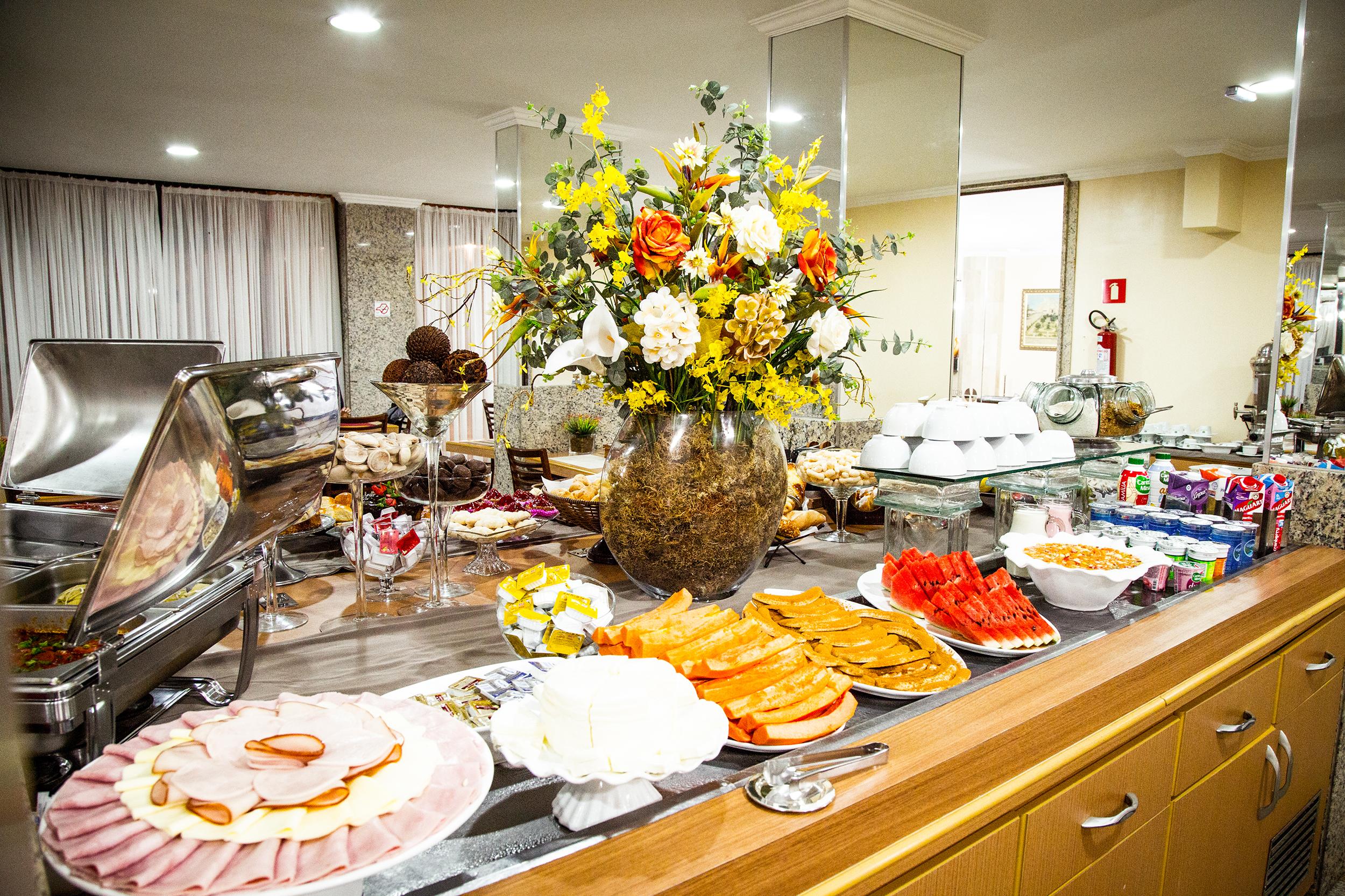 Hotel Golden Park Uberaba By Nacional Inn Exteriör bild