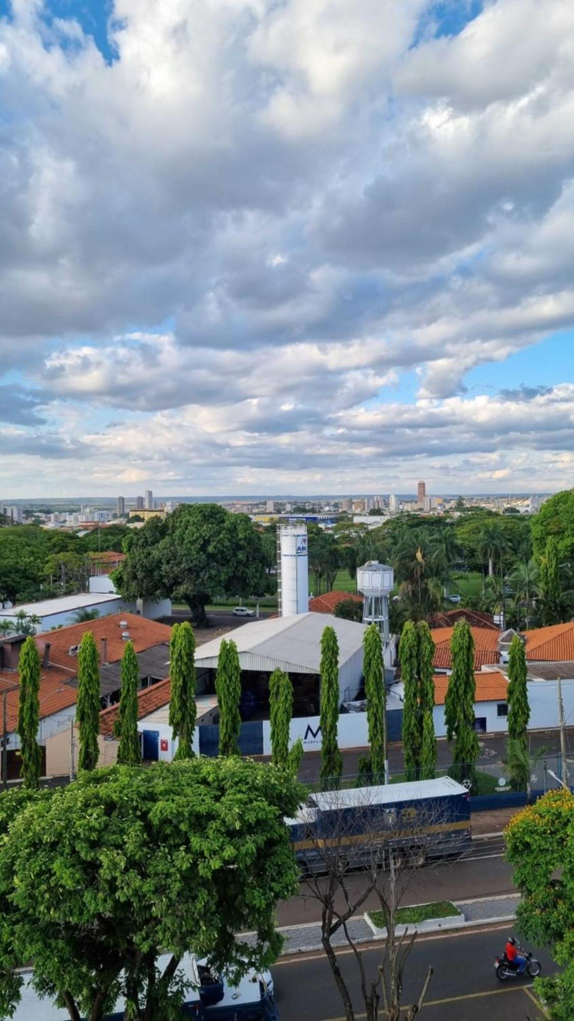 Hotel Golden Park Uberaba By Nacional Inn Rum bild